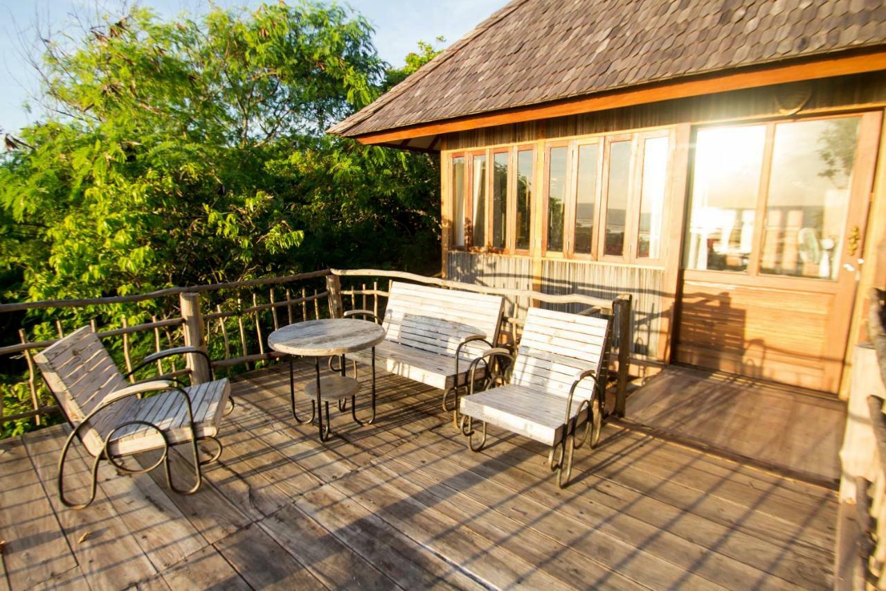 Boa Hill Surf House Nembrala Exterior foto